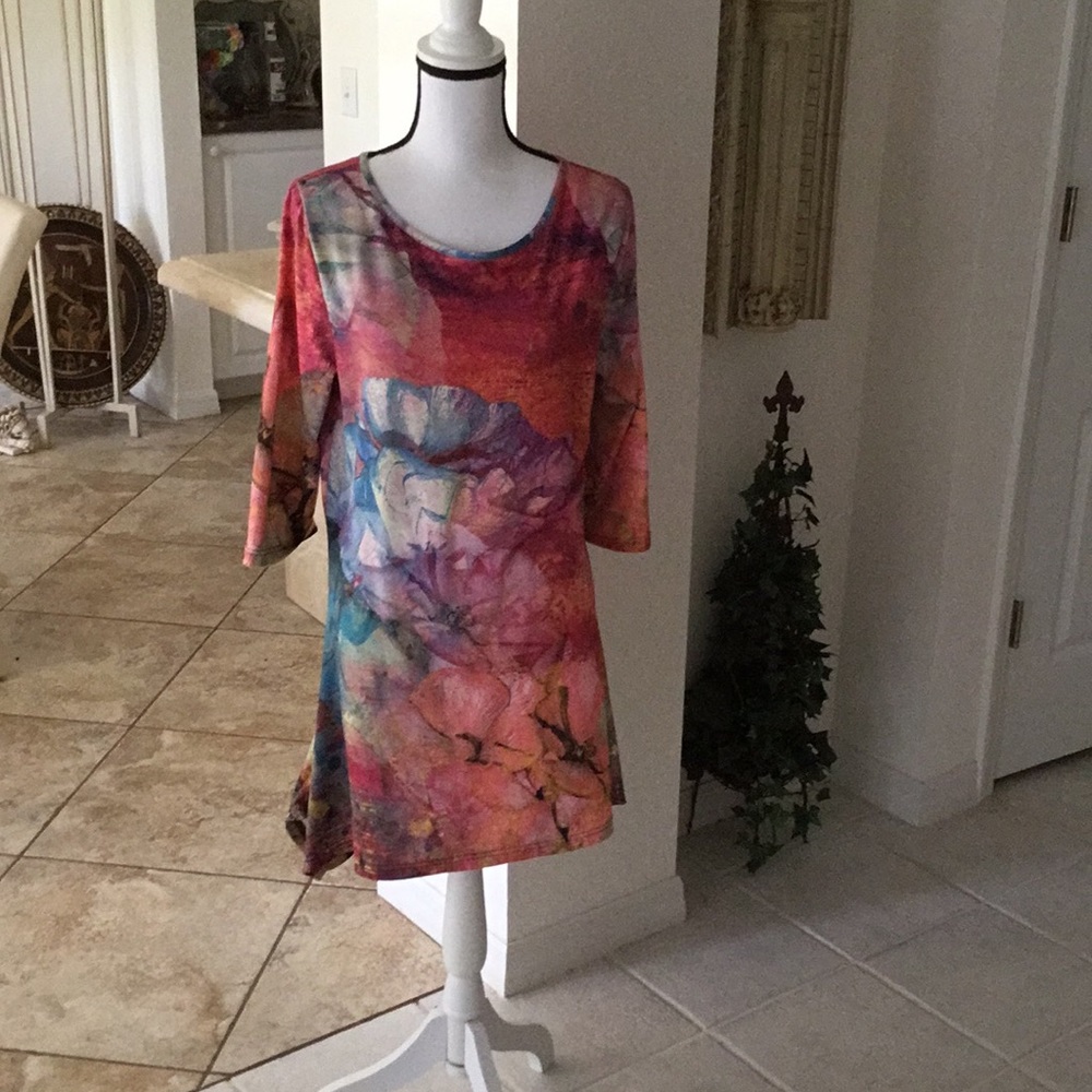 BEAUTIFUL TOP  LOOKS HAND PAINTED, BOUTIQUE